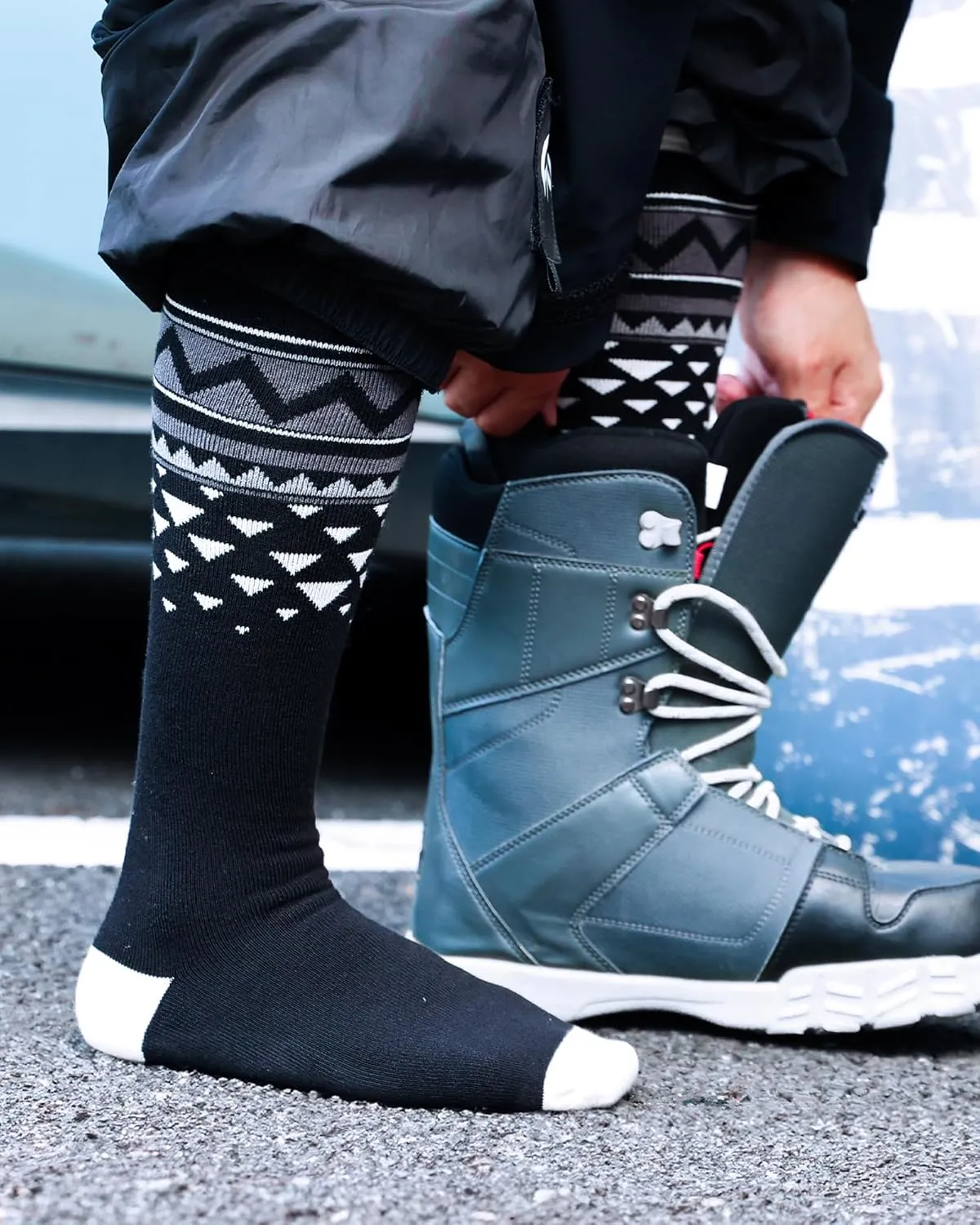 OutdoorMaster Unisex Ski Socks,Skiing and Snowboarding Socks for Men & Women with Over the Calf Design/Non-Slip Cuff