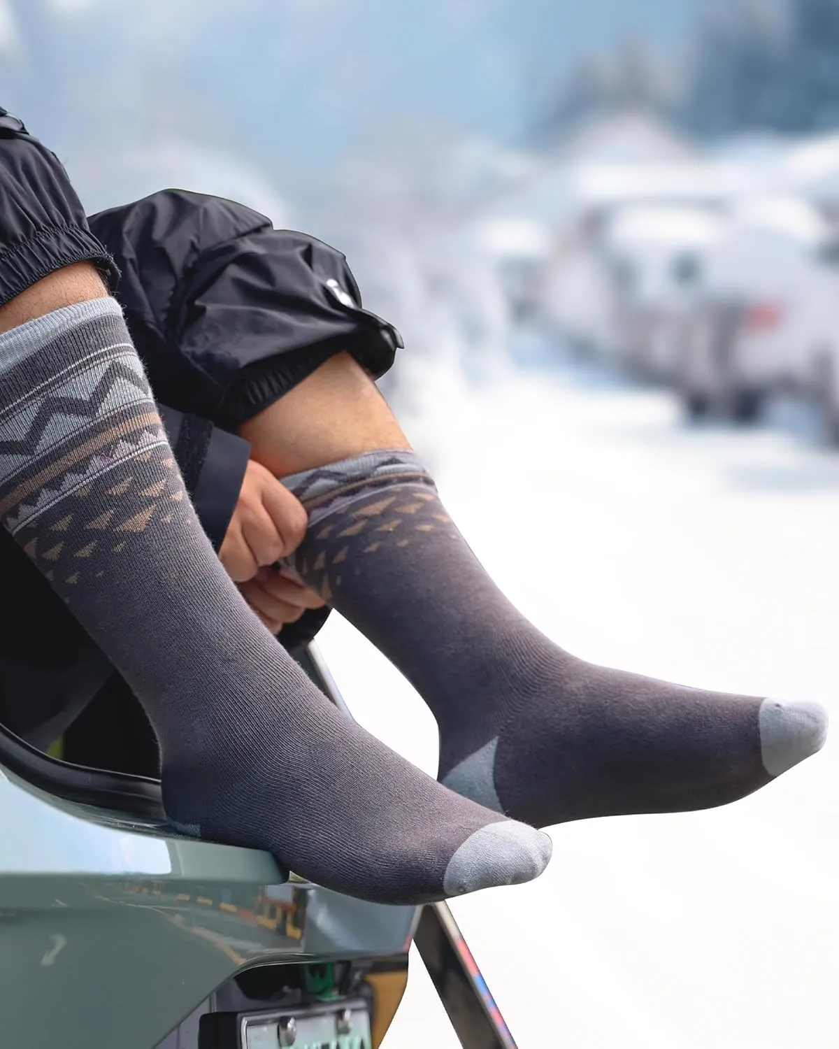 OutdoorMaster Unisex Ski Socks,Skiing and Snowboarding Socks for Men & Women with Over the Calf Design/Non-Slip Cuff